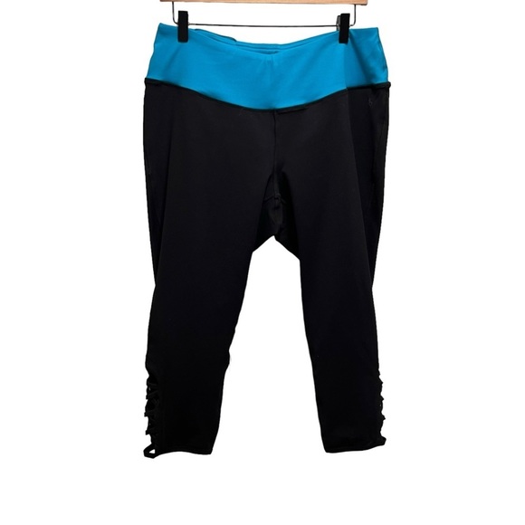 Torrid Black & Blue Cropped Leggings Activewear Size 2x - Picture 2 of 9